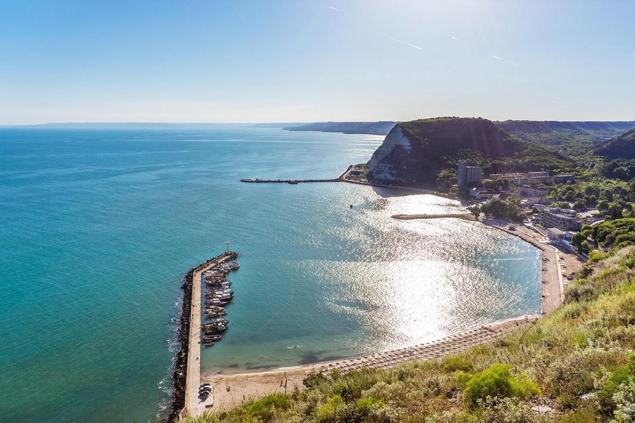 Hotel Laguna Terrace Kavarna Bagian luar foto